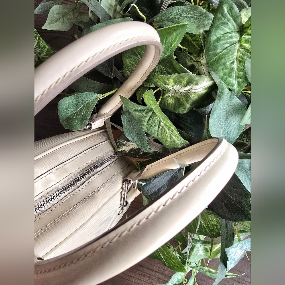 Louis Vuitton Ivory Epi Bowling Montaigne PM With Silver Lock And Two Keys - Picture 9 of 16